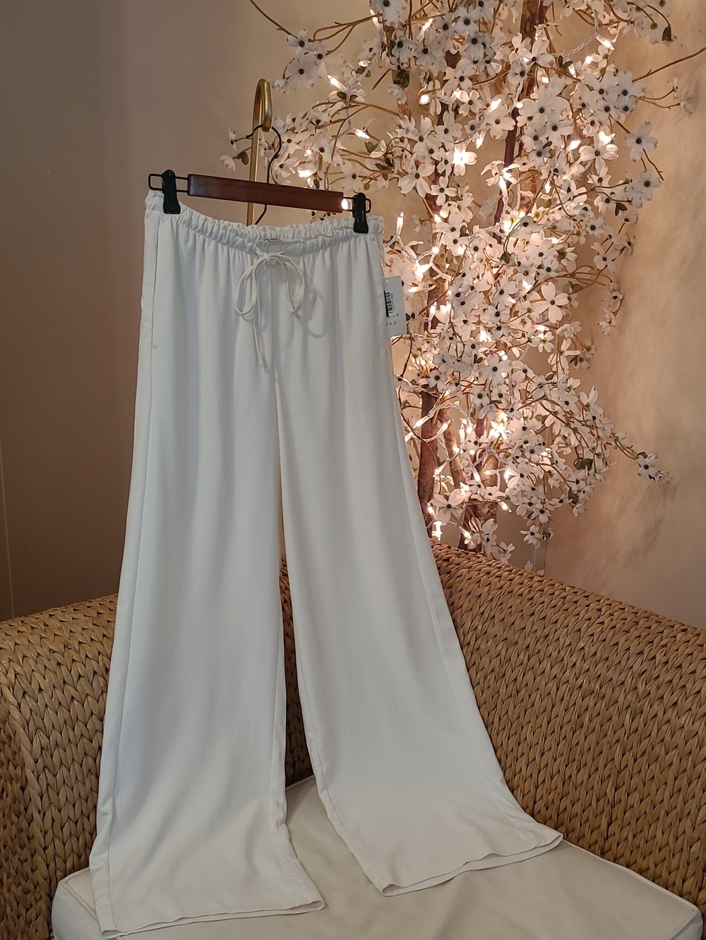 NWT Wide-Leg Drawstring Pants in Cream